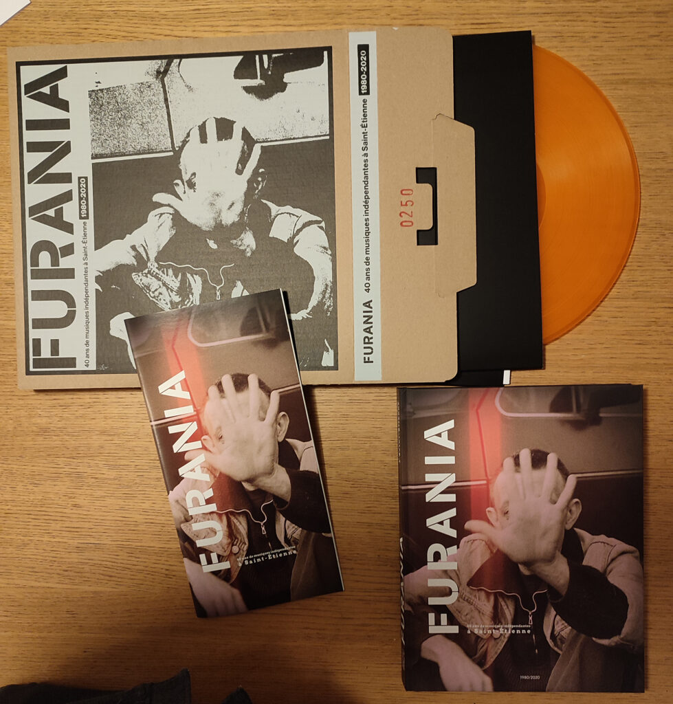 L'ouvrage FURANIA dans sa globalité (livre, coffret avec 4 vinyles oranges et livret présentant les groupes de la compil)